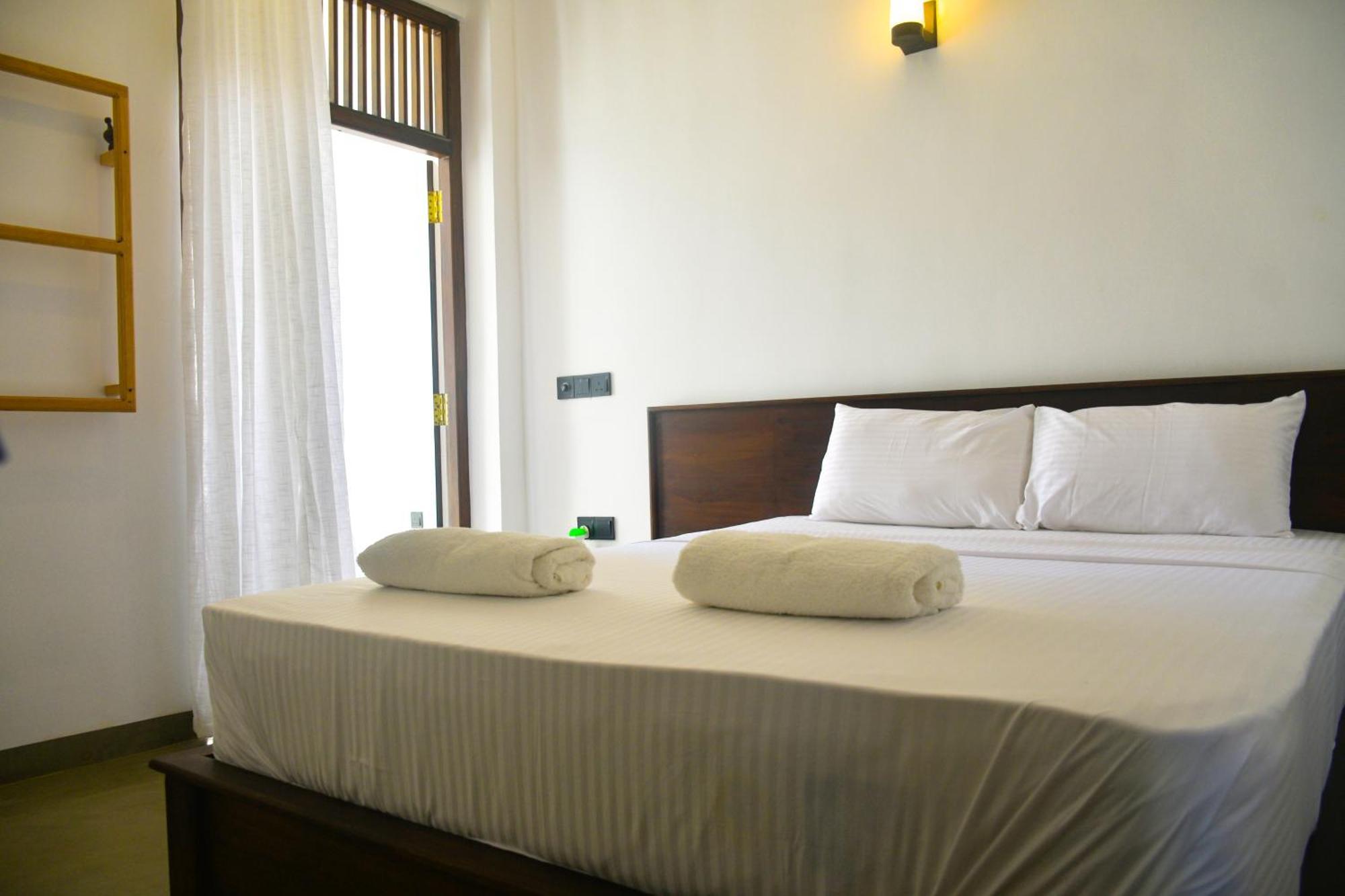 ディックウェラ Thaproo Bay Hiriketiya Bed & Breakfast エクステリア 写真