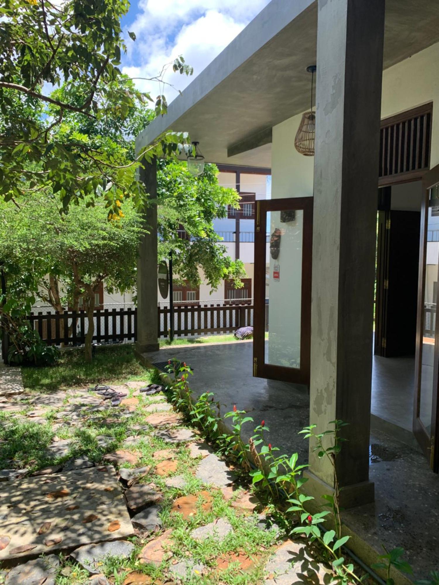 ディックウェラ Thaproo Bay Hiriketiya Bed & Breakfast エクステリア 写真